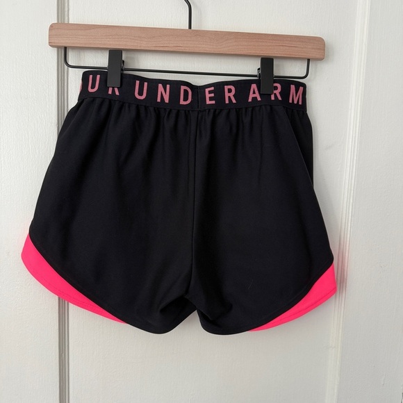 Under Armour Black & Pink HeatGear Athletic Shorts Size XS - Picture 2 of 7